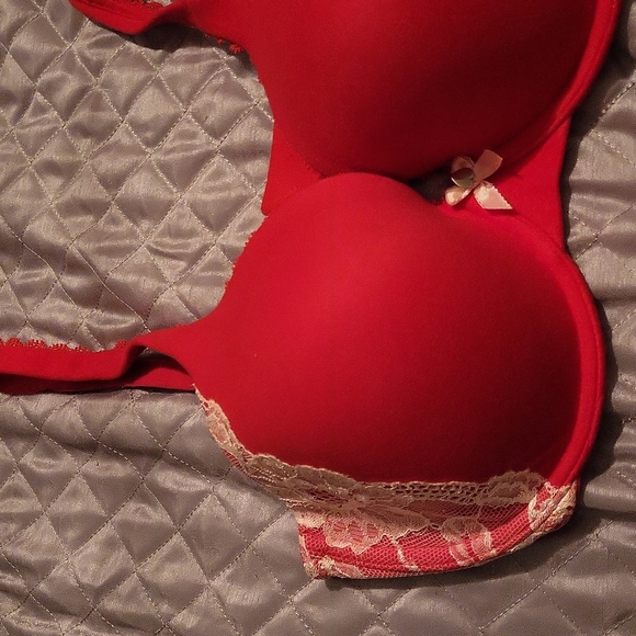 Victoria Secret Bra - Picture 2 of 6